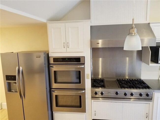 16 Clearview Ave Unit D