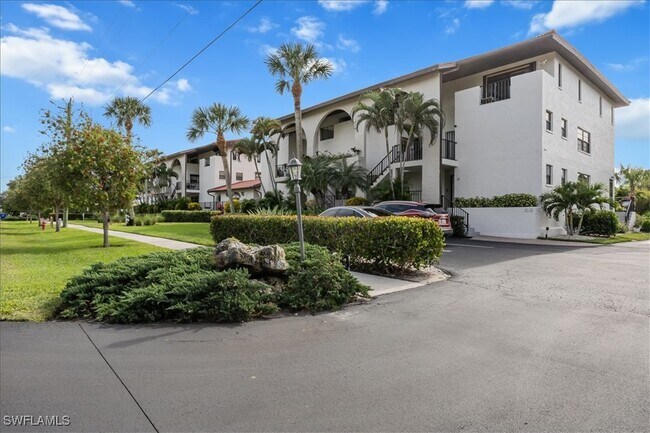 Building Photo - 1400 Blue Point Ave Unit 208