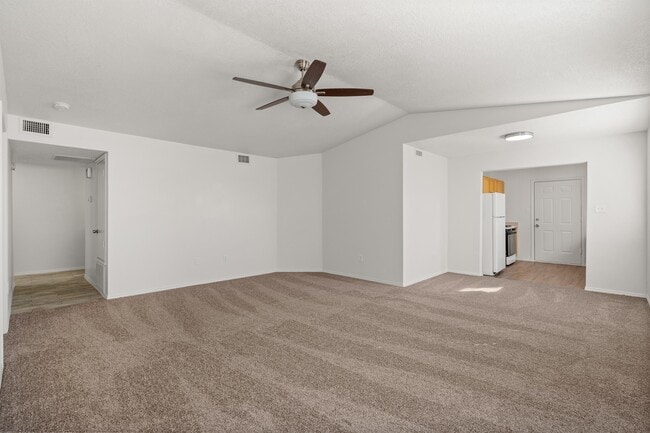 Photo - 11040 Vistazo Pl SE