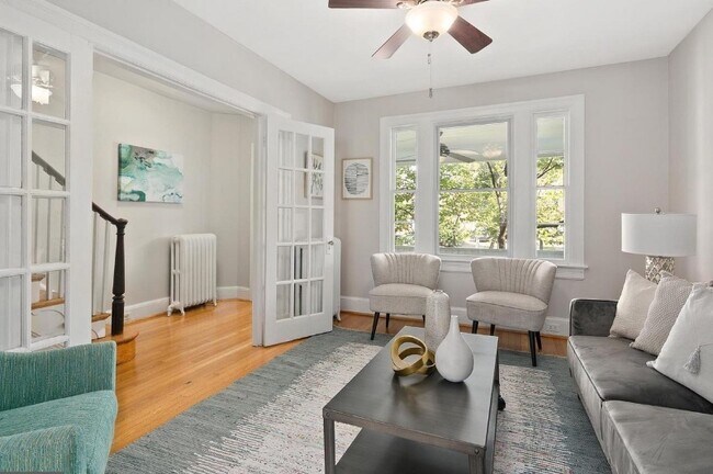 Photo - 1826 A St SE