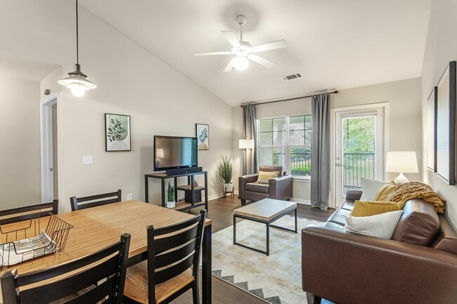 Living room (shared) - Campus Lodge