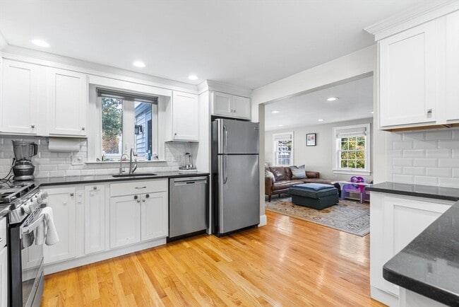 Photo - 142 Franklin St