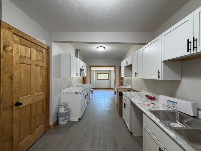 Building Photo - 317 Earl St Unit Upper