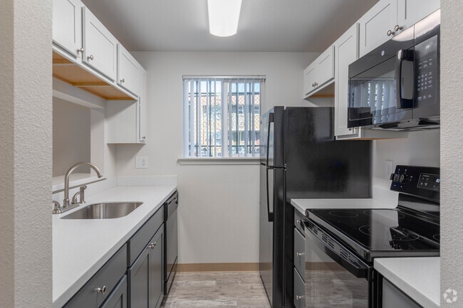 1BR, 1BA - 612 SF