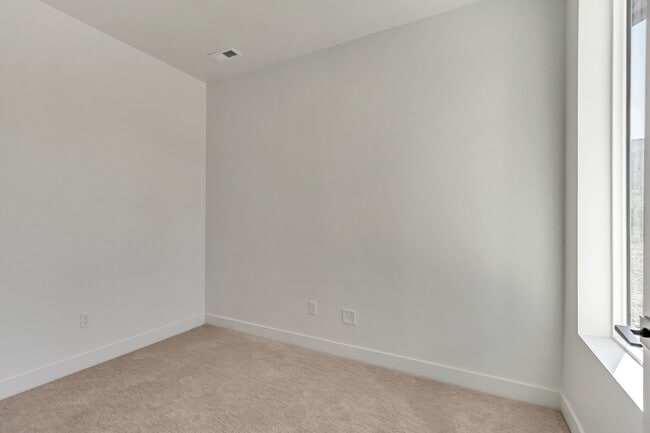 Photo - 5913 Wasatch Dr