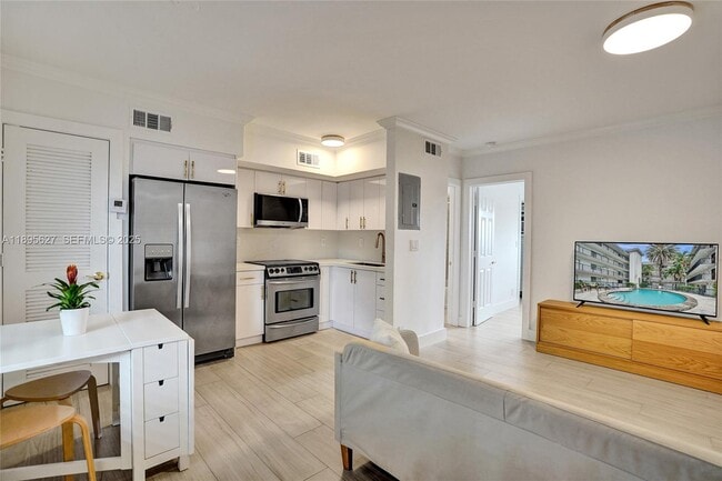 Building Photo - 924 SE 2nd St Unit 32