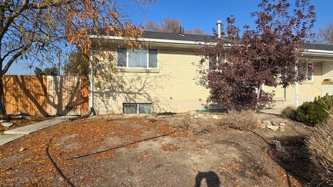 Building Photo - 905 Charlton Cir