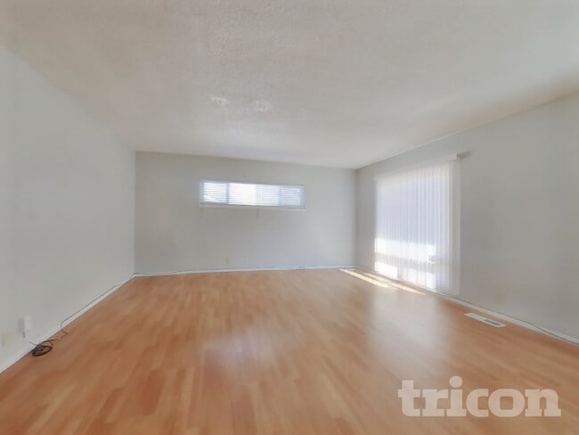 Photo - 573 Laurel St