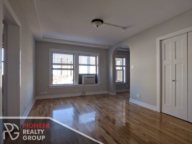 Building Photo - 556 W Arlington Pl Unit 550-803