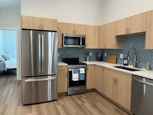 Building Photo - 105 Park Ave Unit 2