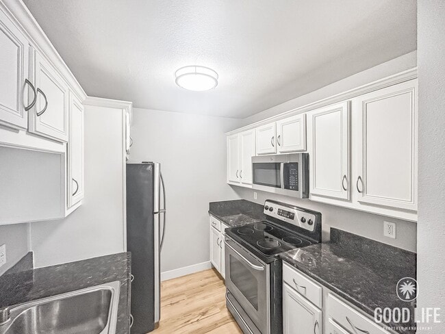 Photo - Beautiful 2BD/1BA W/ Updated Kitchen, AC, and In-Unit Laundry in Colina Del Sol!