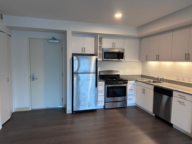 Building Photo - Beautiful 2 bedrooms 2 bath BMR unit in SOMA Rental