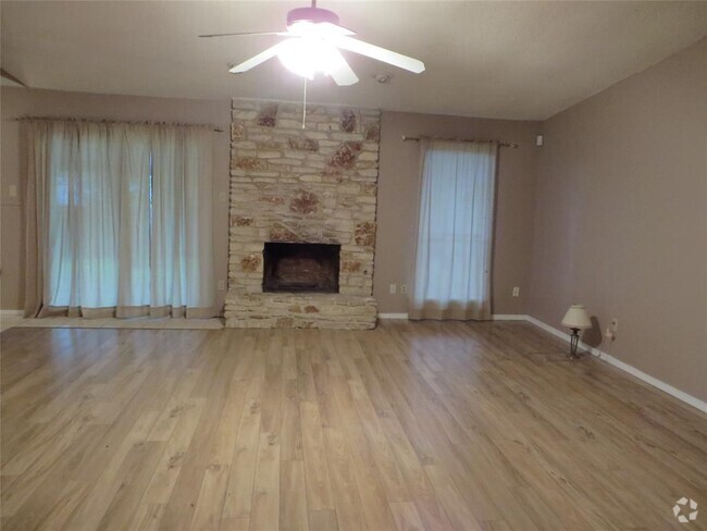 Building Photo - 7106 Bill Hughes Rd Rental