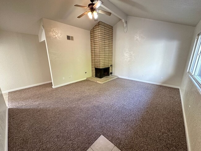 Photo - 312 N Riverside Dr