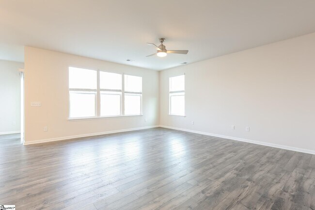 Photo - 581 Hillpark Ln