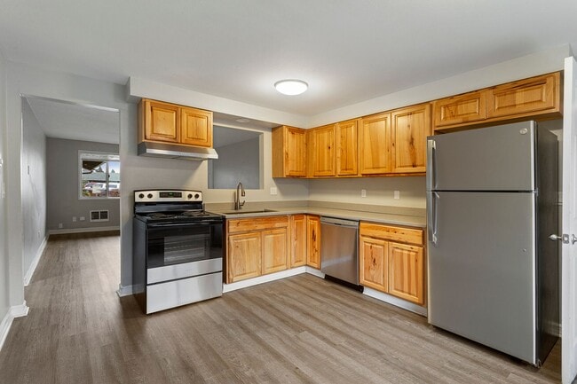 Building Photo - 1365CEDA Unit 5