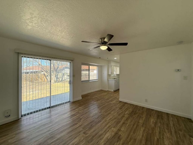 Photo - 5419 Lk Grv Dr