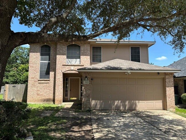 Photo - 1917 White Oak Cir