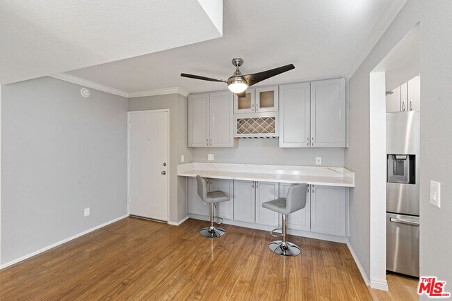 Photo - 5325 Newcastle Ave