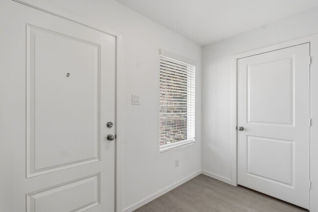 Photo - 925 Lago Laceno Ln