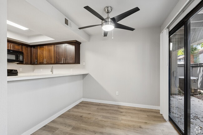 2BR, 2BA - 1,015SF - Dining Room