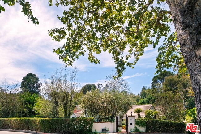 251 N Layton Dr