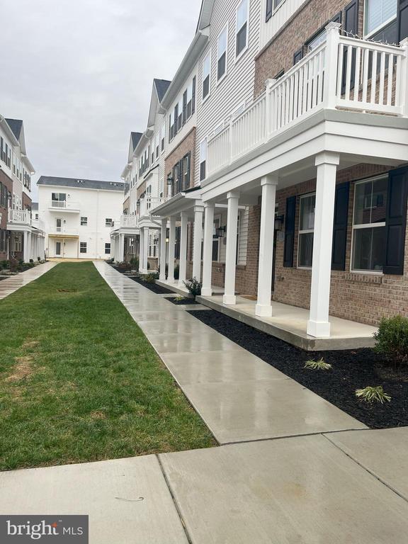 Photo - 71 E Front St Townhome