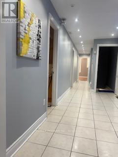 Photo - 938 Bloor St W