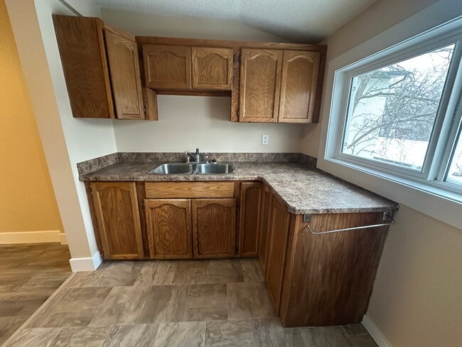 Photo - 2168 Rae St Unit 2