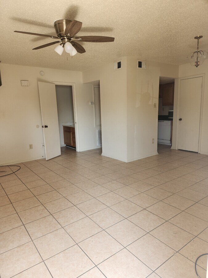 Photo - 1629 Gary Ct Unit B