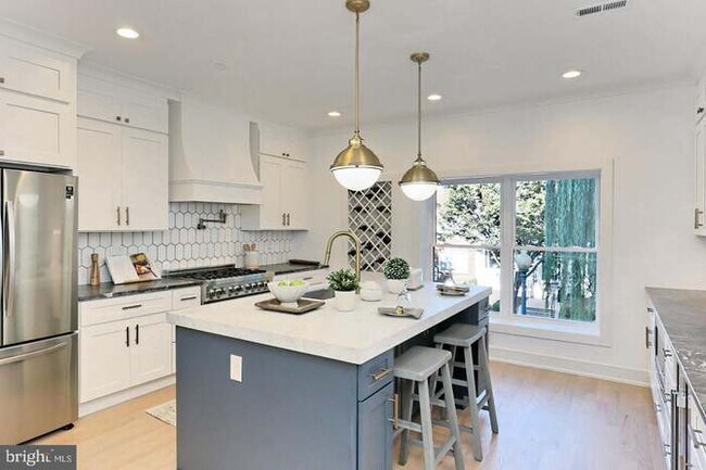 Photo - 1313 Orren St NE