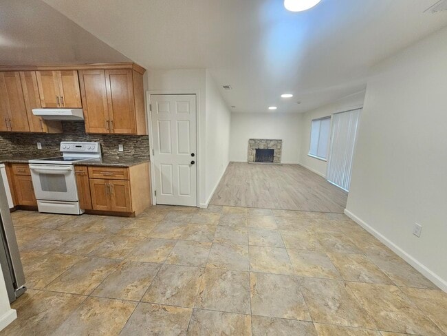 Photo - 2253 Hamlin Dr