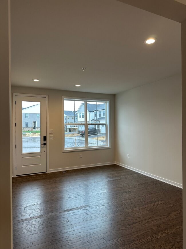 Photo - 182 Mahogany Ln