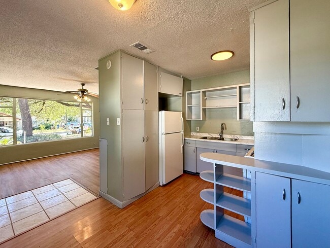 Photo - Artist's Reteat in Cherrywood!