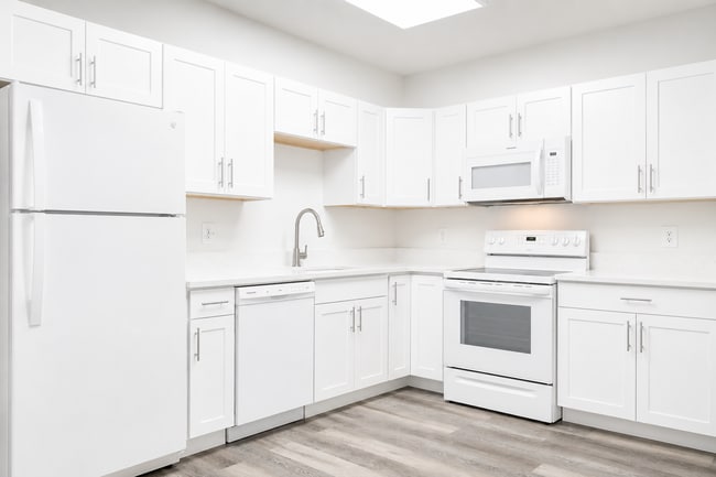 Building Photo - 2 BR / 1 Bath Unit 312