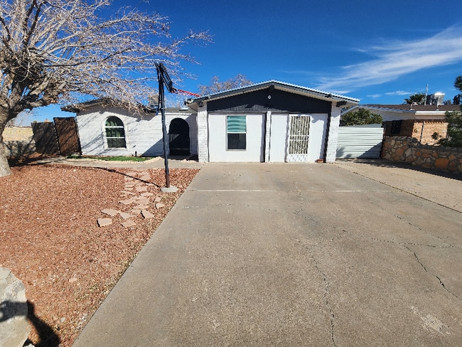 Building Photo - 5536 Longview Dr Rental
