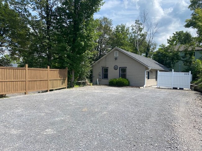 Photo - Student House, 8/1 academic lease (10 months)