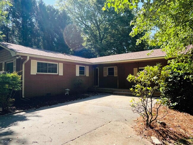 Photo - 340 Bates Ave