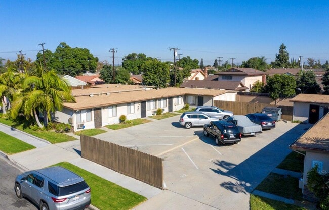 Photo - Elmcroft Apts