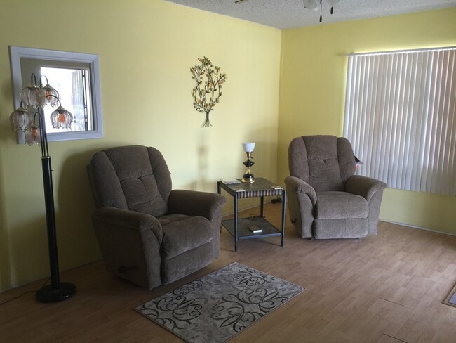 Photo - 300 S Iron St Unit House