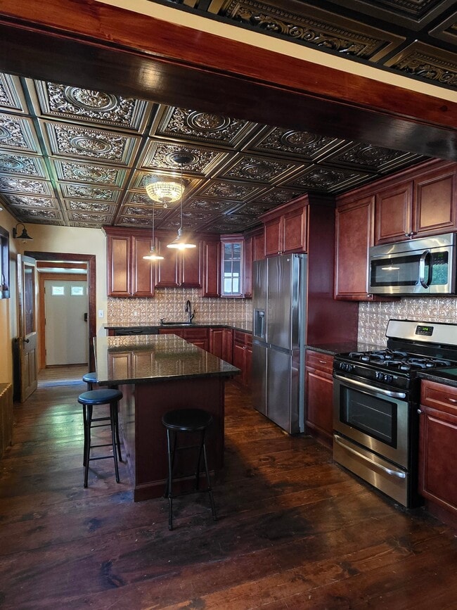 Photo - 131 W Broadway