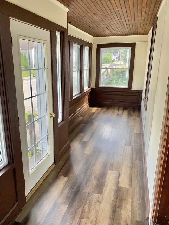 Photo - 252 Grove St