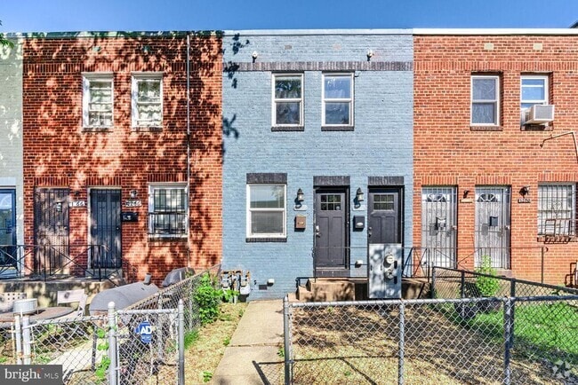 Building Photo - 1268 16th St NE Unit A Rental