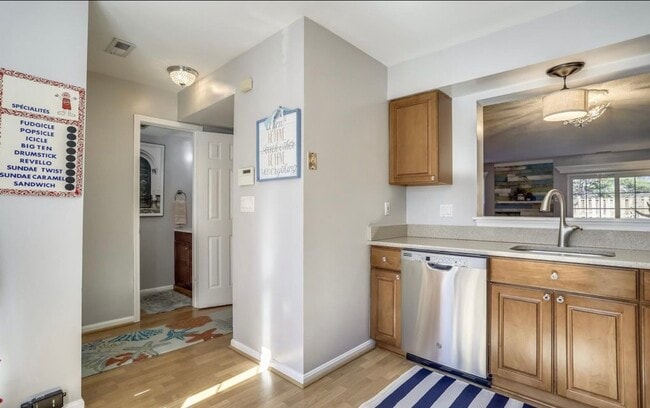 Photo - 980 Breakwater Dr