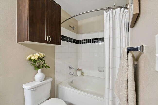 Building Photo - 6607 Brodie Ln Unit B1.434