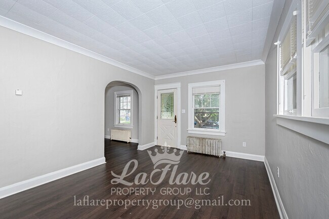 Photo - 2033 Brussels St