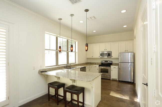 4BR-4 1/2BA Dining Room - Twenty Twenty Cottages