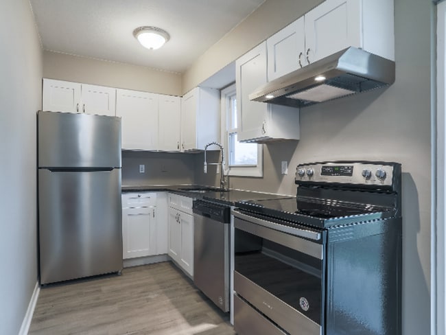 Photo - Whispering Pines Apartments