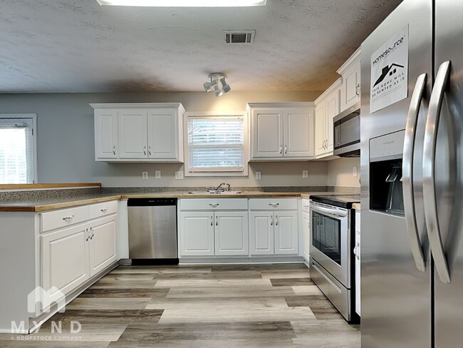 Photo - 280 Shadowbrooke Dr