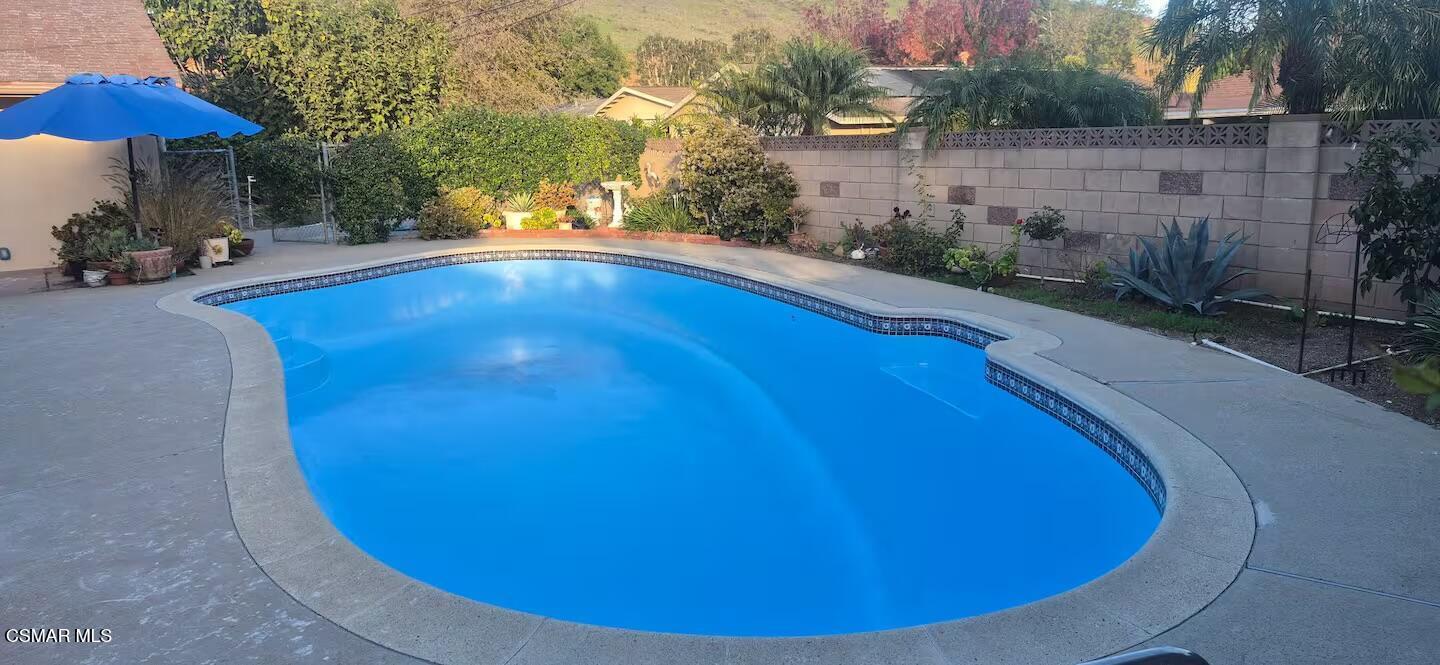 Photo - 1572 Dover Ave